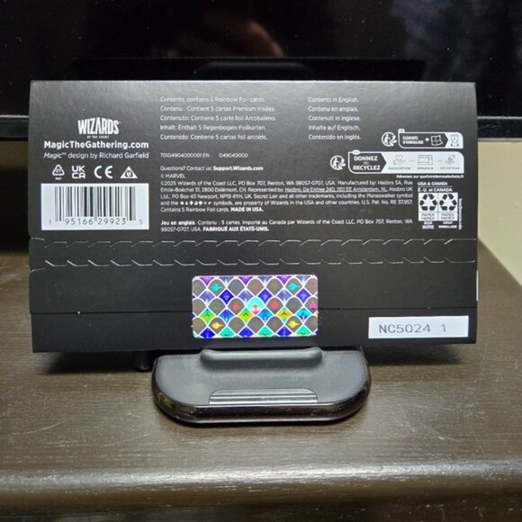 Magic: The Gathering Secret Lair Series Marvel Deadpool Rainbow Foil Edition - Picture 2 of 2